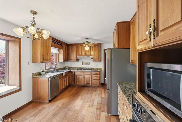 951 S Azalea Boulevard, Barberton, OH 44203