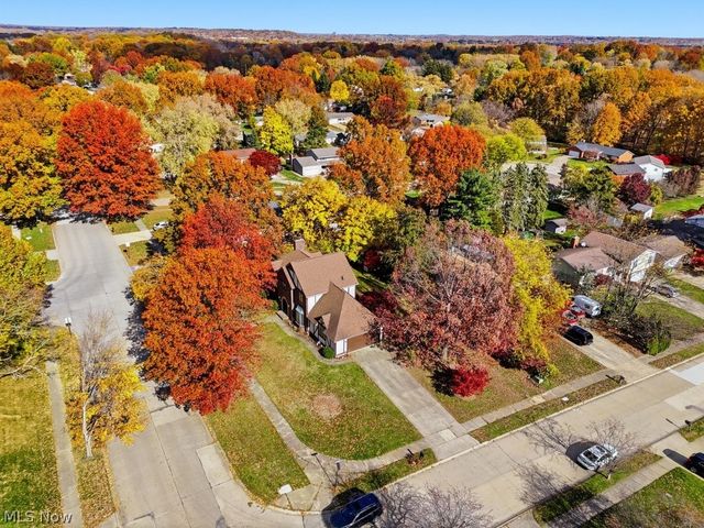 951 S Azalea Boulevard, Barberton, OH 44203