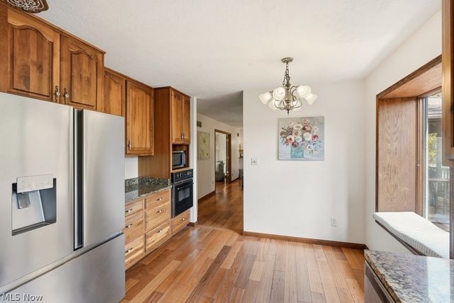 951 S Azalea Boulevard, Barberton, OH 44203