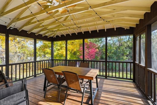 951 S Azalea Boulevard, Barberton, OH 44203