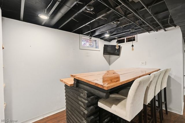 951 S Azalea Boulevard, Barberton, OH 44203