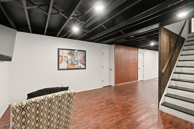 951 S Azalea Boulevard, Barberton, OH 44203