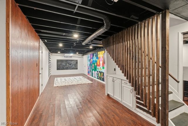 951 S Azalea Boulevard, Barberton, OH 44203