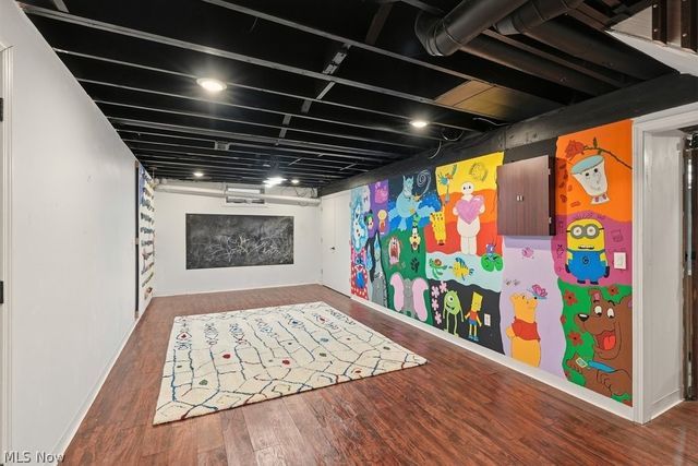 951 S Azalea Boulevard, Barberton, OH 44203