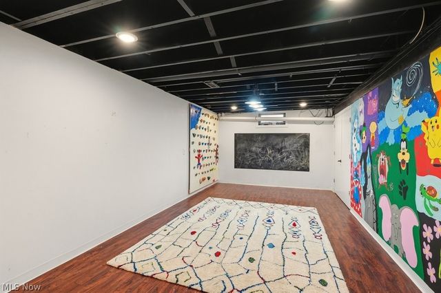 951 S Azalea Boulevard, Barberton, OH 44203