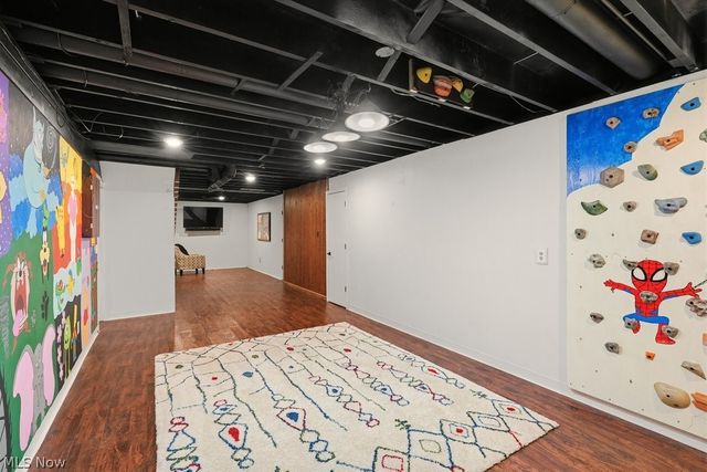 951 S Azalea Boulevard, Barberton, OH 44203