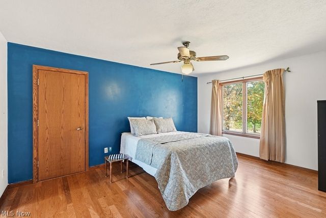 951 S Azalea Boulevard, Barberton, OH 44203