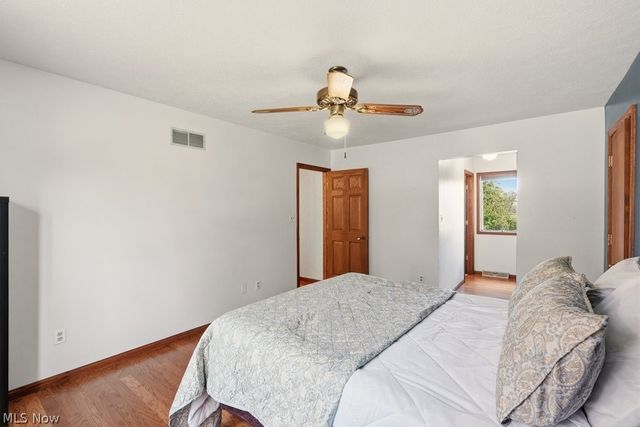 951 S Azalea Boulevard, Barberton, OH 44203