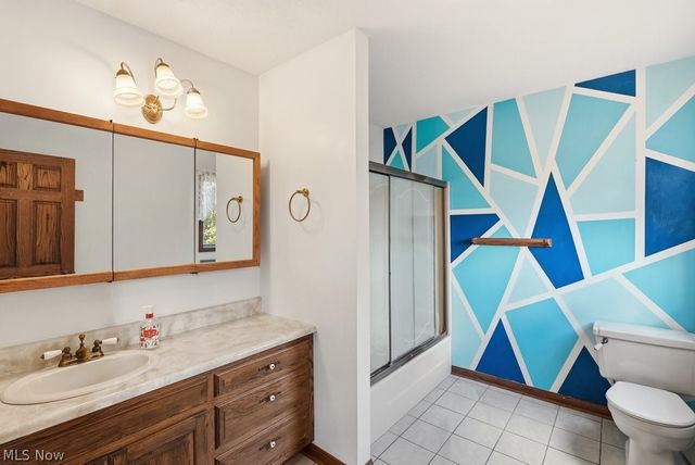 951 S Azalea Boulevard, Barberton, OH 44203