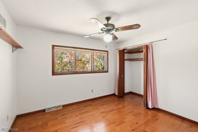 951 S Azalea Boulevard, Barberton, OH 44203