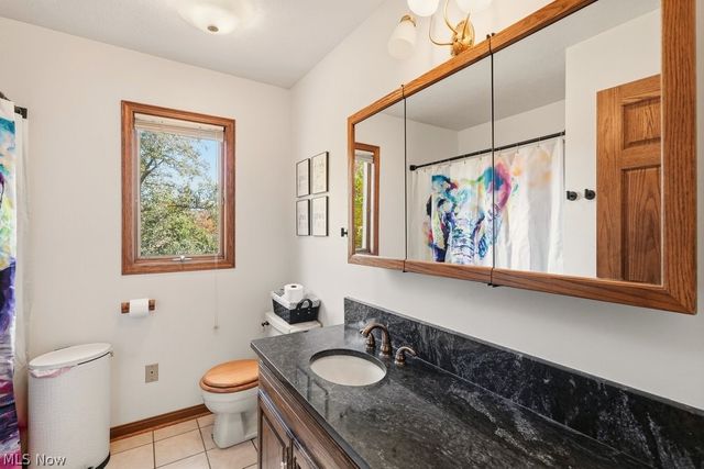 951 S Azalea Boulevard, Barberton, OH 44203