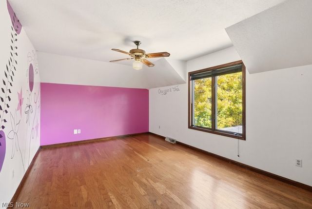 951 S Azalea Boulevard, Barberton, OH 44203