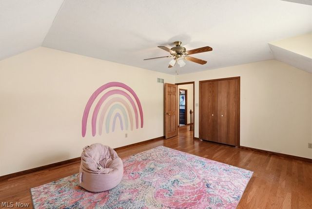 951 S Azalea Boulevard, Barberton, OH 44203