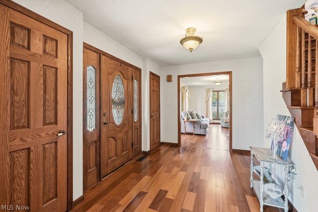 951 S Azalea Boulevard, Barberton, OH 44203