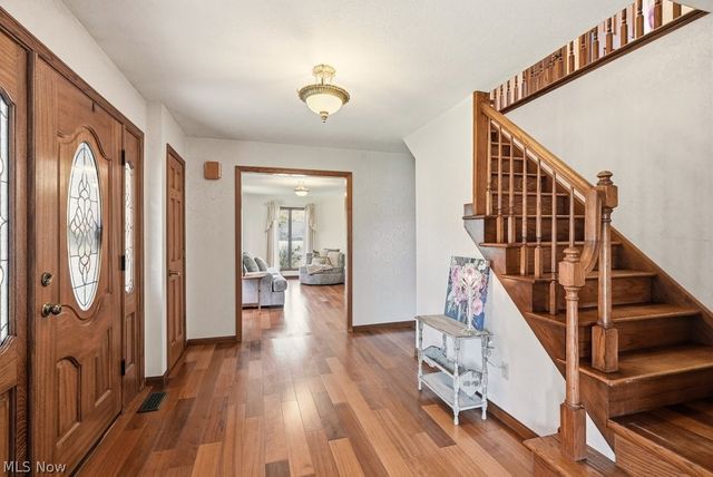 951 S Azalea Boulevard, Barberton, OH 44203