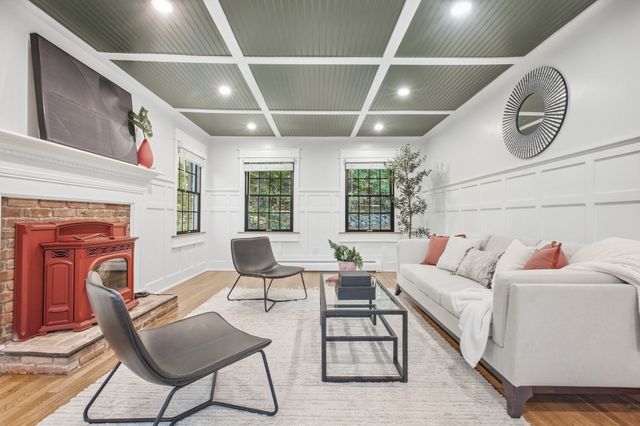 203 Winn St, Burlington, MA 01803