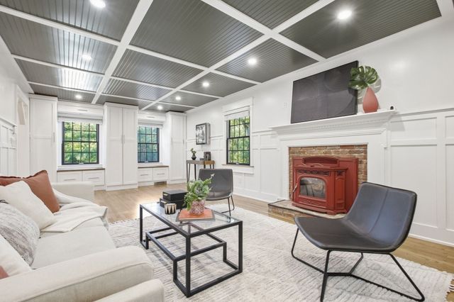 203 Winn St, Burlington, MA 01803