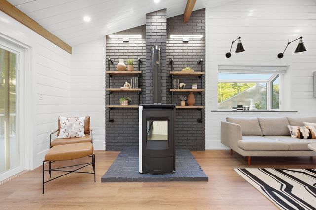 203 Winn St, Burlington, MA 01803