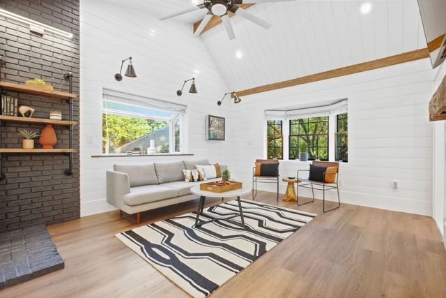 203 Winn St, Burlington, MA 01803