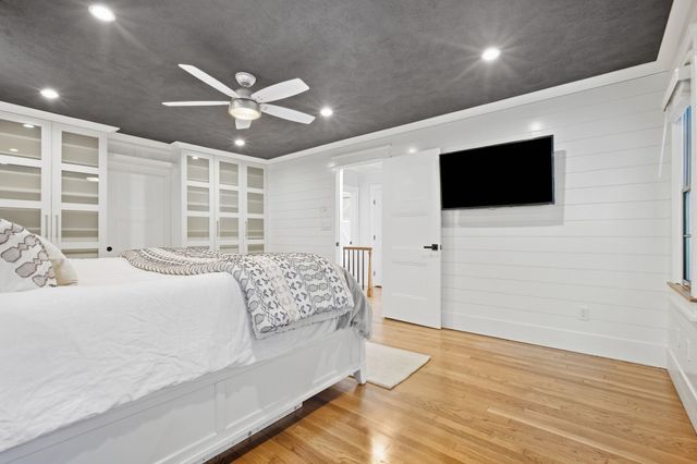 203 Winn St, Burlington, MA 01803