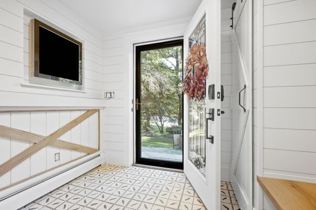 203 Winn St, Burlington, MA 01803