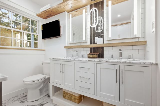 203 Winn St, Burlington, MA 01803