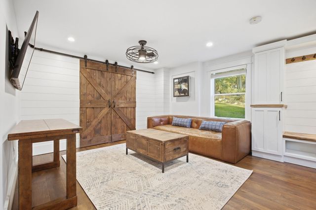 203 Winn St, Burlington, MA 01803