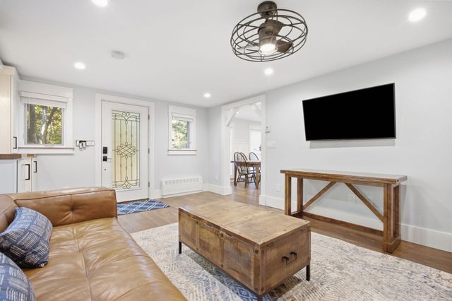 203 Winn St, Burlington, MA 01803