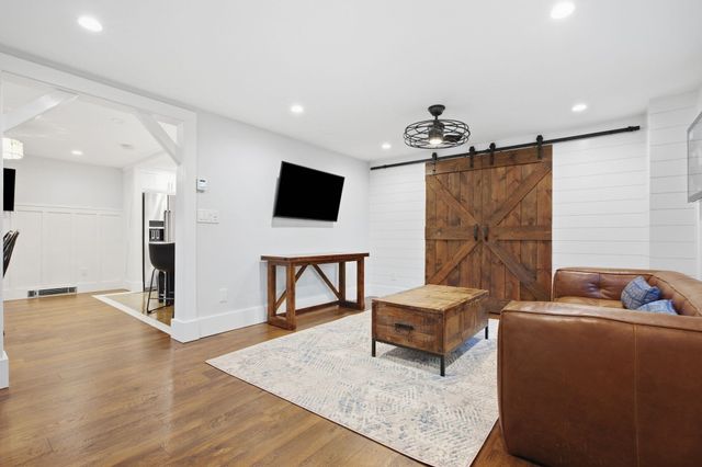203 Winn St, Burlington, MA 01803