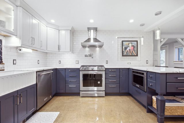 203 Winn St, Burlington, MA 01803
