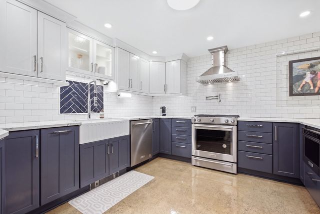 203 Winn St, Burlington, MA 01803