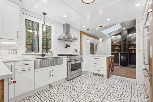 203 Winn St, Burlington, MA 01803