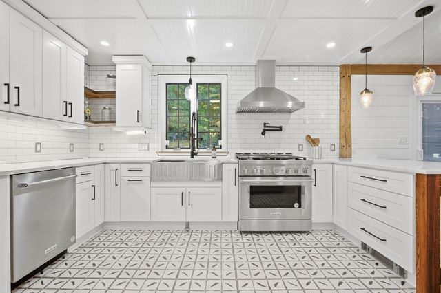 203 Winn St, Burlington, MA 01803