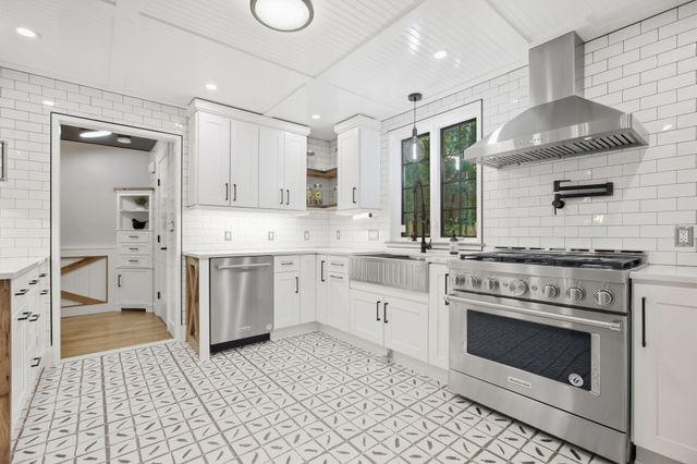 203 Winn St, Burlington, MA 01803
