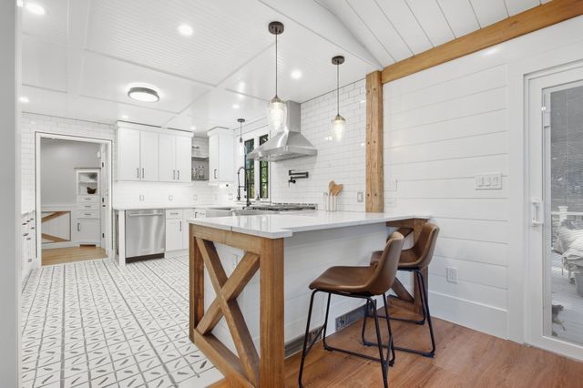 203 Winn St, Burlington, MA 01803