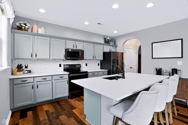 6629 W Deer Hill Drive, Mccordsville, IN 46055