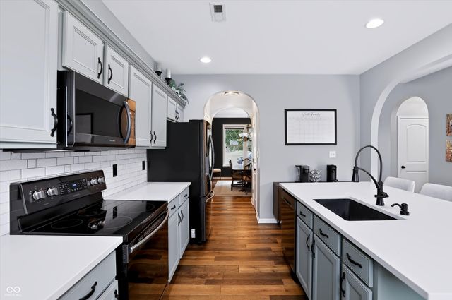 6629 W Deer Hill Drive, Mccordsville, IN 46055