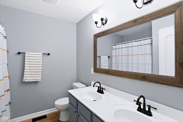 6629 W Deer Hill Drive, Mccordsville, IN 46055