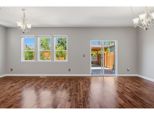 17325 Se SHERMAN St, Portland, OR 97233