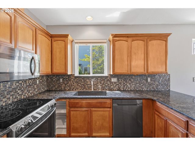 17325 Se SHERMAN St, Portland, OR 97233