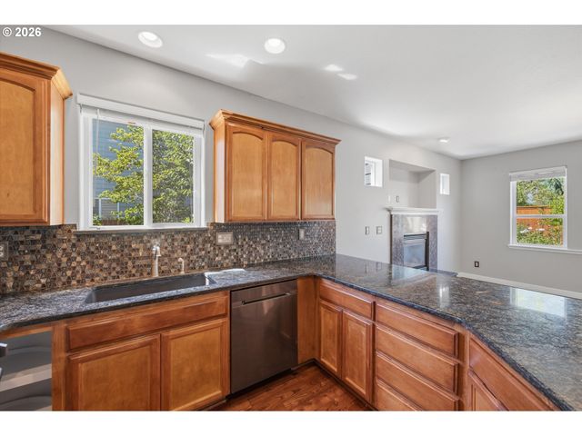 17325 Se SHERMAN St, Portland, OR 97233