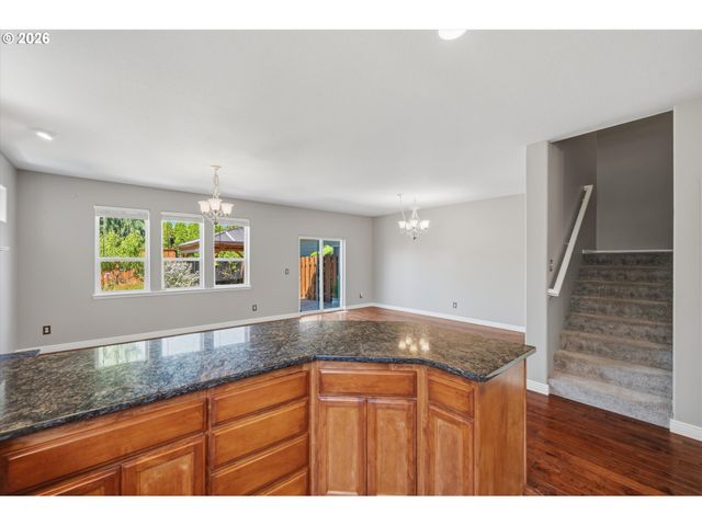 17325 Se SHERMAN St, Portland, OR 97233