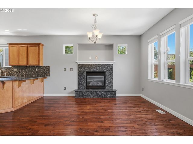 17325 Se SHERMAN St, Portland, OR 97233