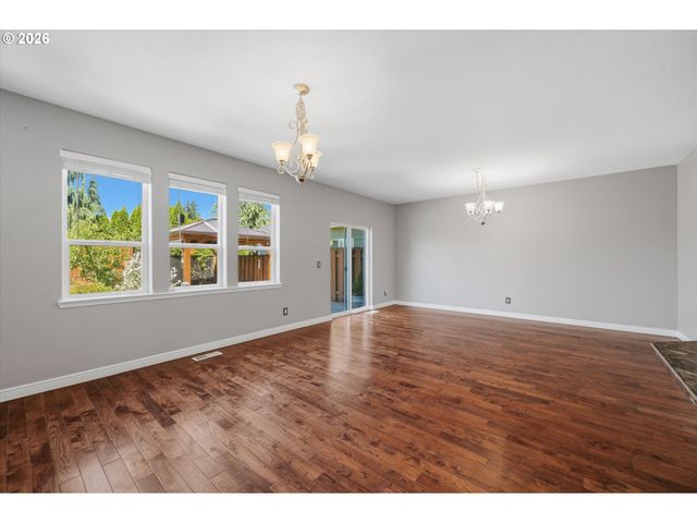 17325 Se SHERMAN St, Portland, OR 97233