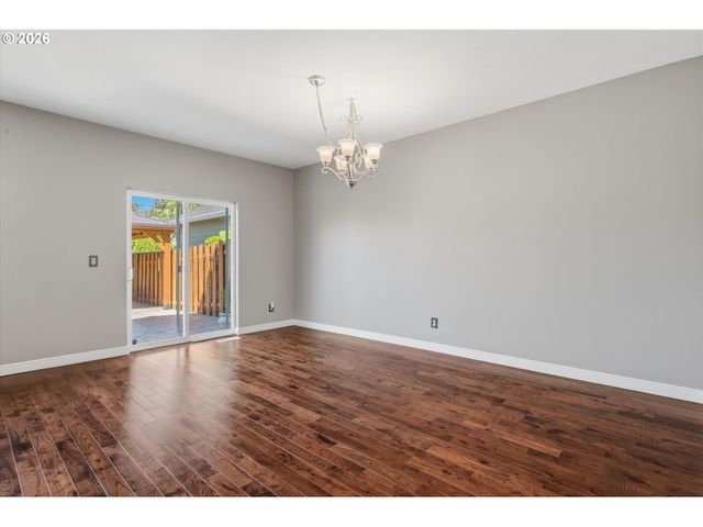 17325 Se SHERMAN St, Portland, OR 97233