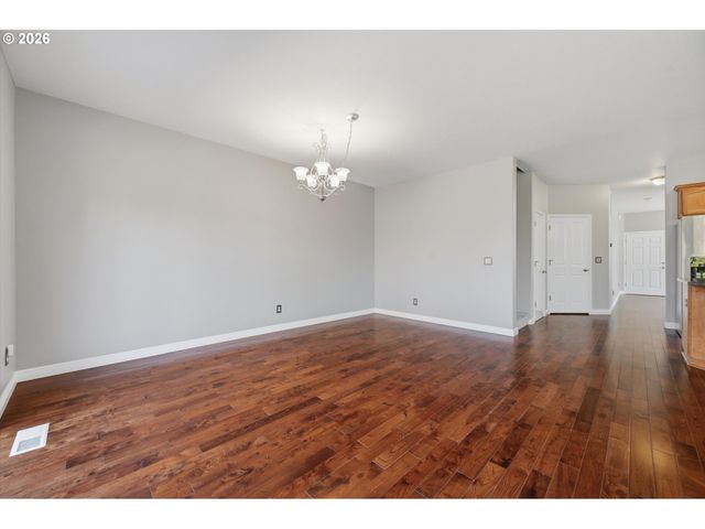 17325 Se SHERMAN St, Portland, OR 97233