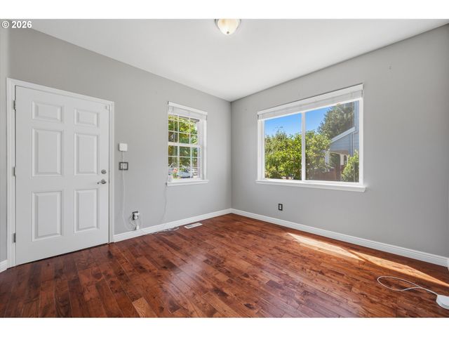 17325 Se SHERMAN St, Portland, OR 97233