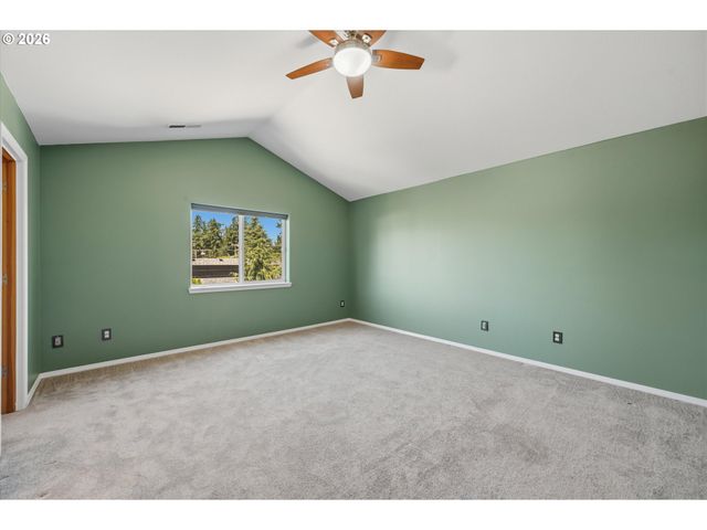 17325 Se SHERMAN St, Portland, OR 97233