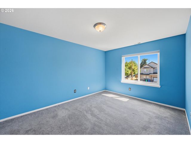17325 Se SHERMAN St, Portland, OR 97233