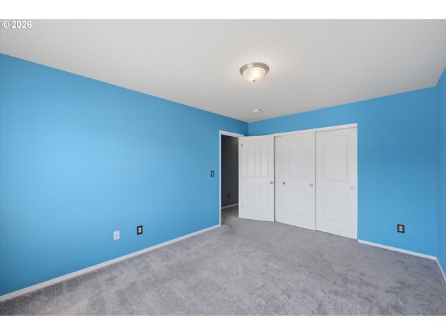 17325 Se SHERMAN St, Portland, OR 97233